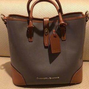 New Dooney & Bourke purse —dark beige/grey